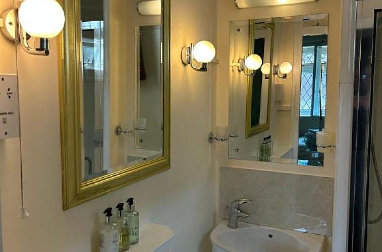 Oakwood Bed and Breakfast Heathrow