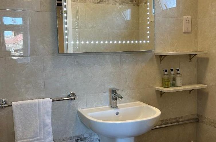 Oakwood Bed and Breakfast Heathrow