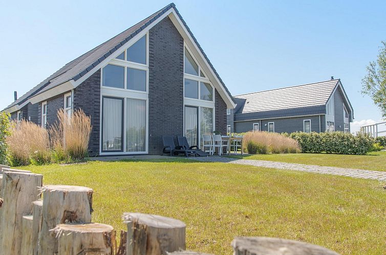 Vakantiehuis Waterresort Oosterschelde - huisnr. 16 in Wemeldinge met ruime tuin en moderne architectuur.