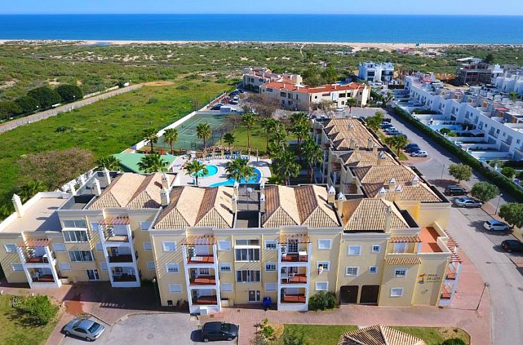 Praia da Lota Resort – Beachfront Apartments