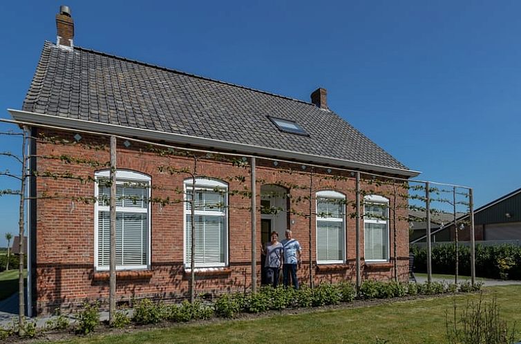 Cottage in Wolphaartsdijk, charming vacation home in Zeeland with classic brick facade.