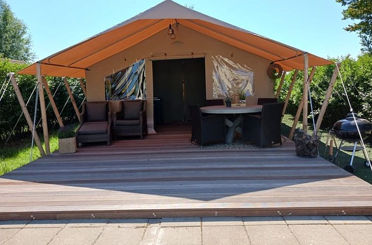 Vakantiehuis in Wolphaartsdijk met ruime veranda en comfortabele zitplek, Zuid-Beveland, Zeeland.