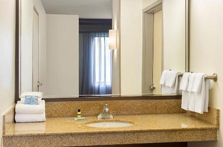 Courtyard by Marriott Madison West / Middleton