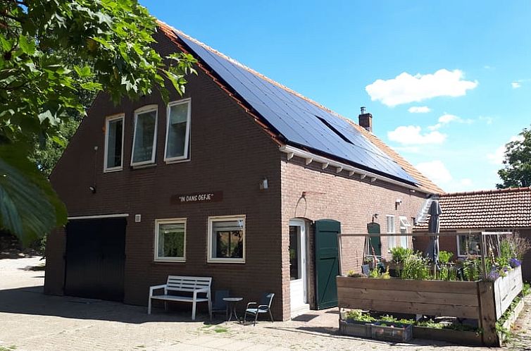 Vakantiehuis in Lewedorp met zonnige buitenkant en tuin in Zuid-Beveland, Zeeland.