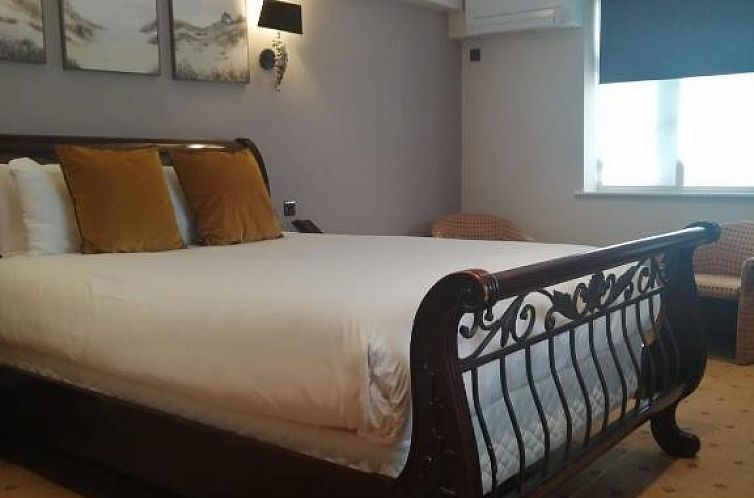 Tudor Lodge Hotel