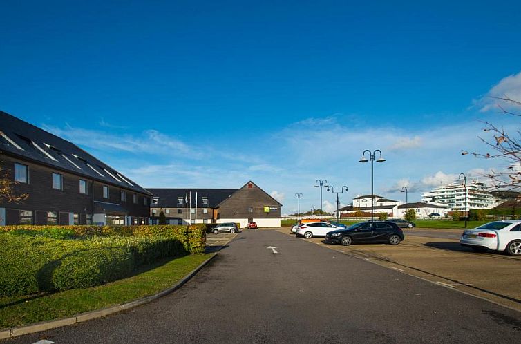 Holiday Inn Express London - Epsom Downs, an IHG Hotel