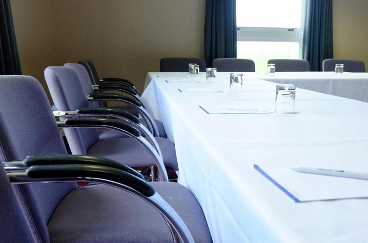 Holiday Inn Express London - Epsom Downs, an IHG Hotel