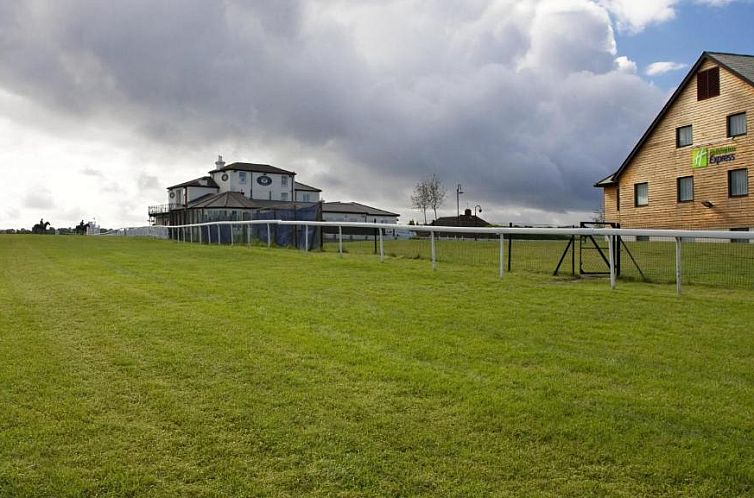Holiday Inn Express London - Epsom Downs, an IHG Hotel