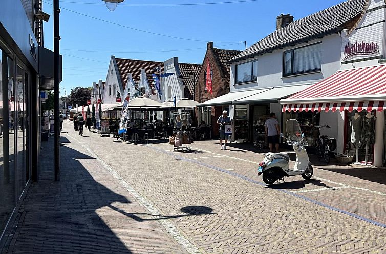 Cozy shopping street near VZ1114 Holiday apartment in Ouddorp, Goeree-Overflakkee, South Holland.