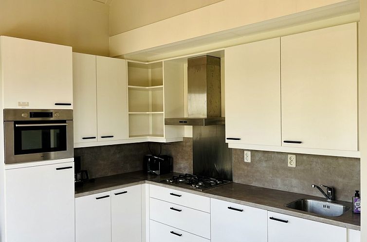 Strandhuis Over De Dam