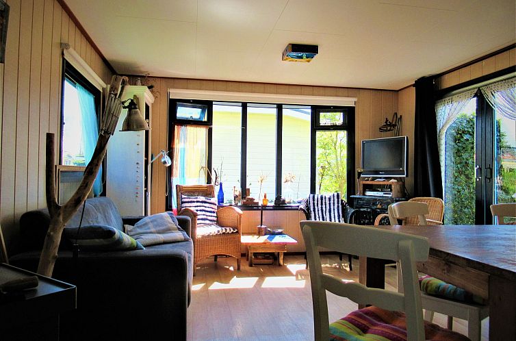 Appartement Gemütliches Mobilheim mit 3 Schlafzimmern