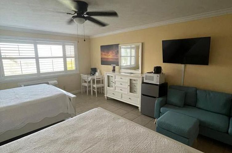Coral Sands Inn
