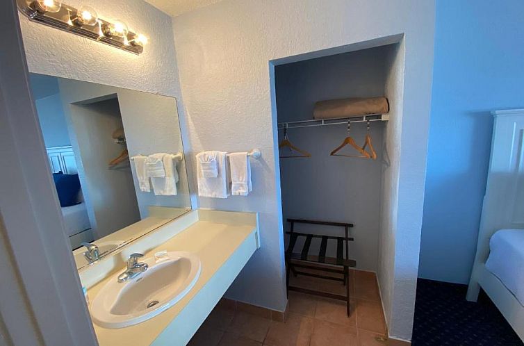 Coral Sands Inn