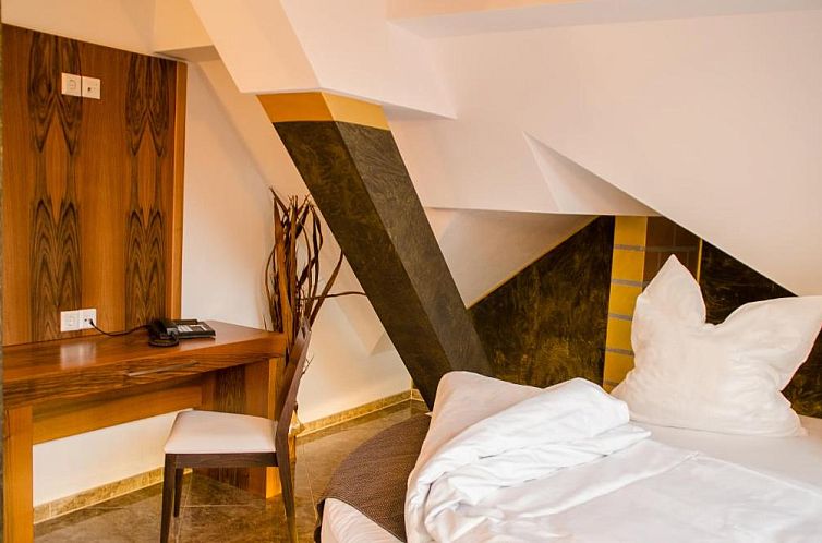 Alpha & Omega Hotel