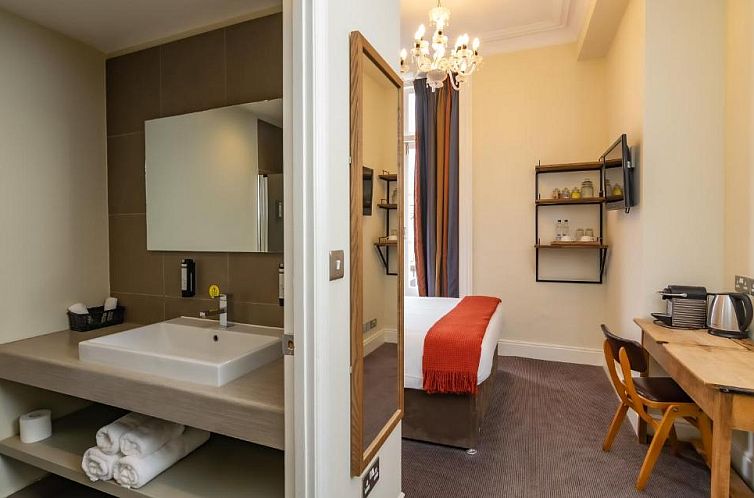 Kew Gardens Hotel