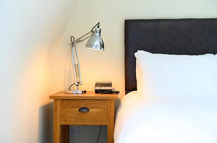 Kew Gardens Hotel