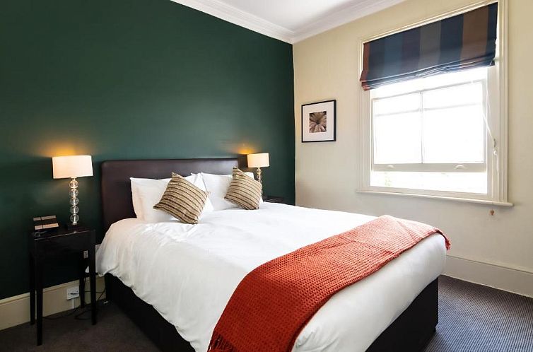 Kew Gardens Hotel