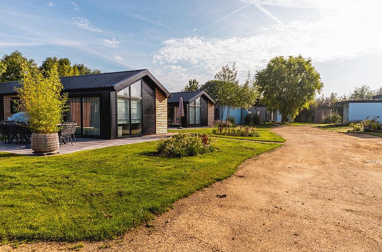 Velthorst 6 vacation home in Warmond, Green Heart, South Holland with sunny terrace and green surroundings.