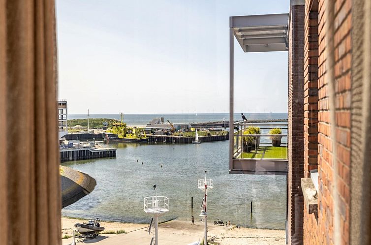 Scheveningen Harbour 16
