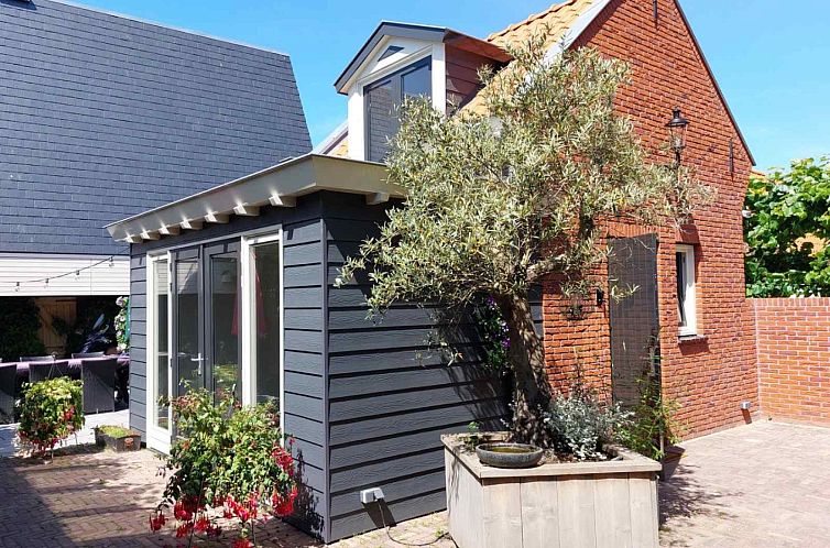 ZH032 Ferienhaus in Valkenburg, Suedholland, mit schoener Backsteinfassade und Veranda.