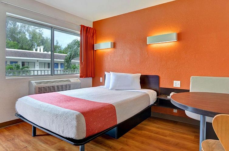 Motel 6 Dania Beach