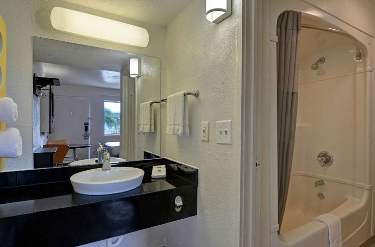 Motel 6 Dania Beach