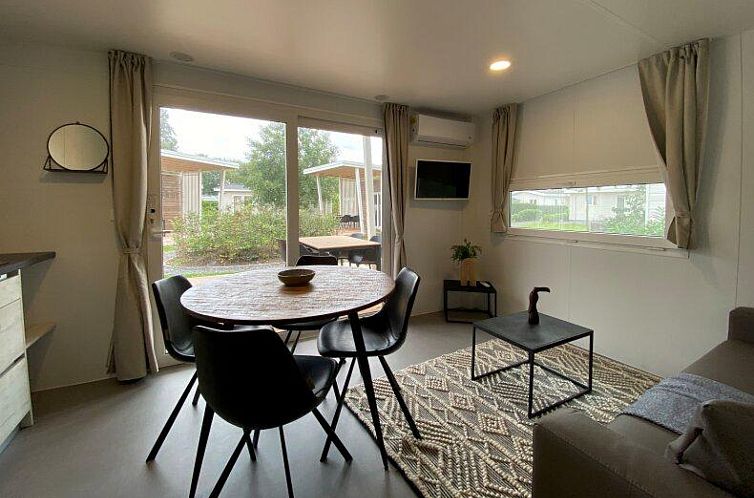 Tiny Cottage Hottub 2+2