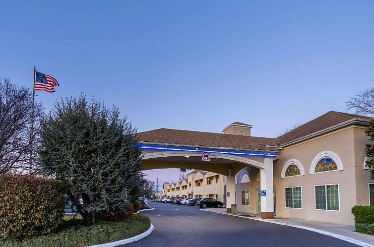 Days Inn & Suites by Wyndham Cherry Hill - Philadelphia