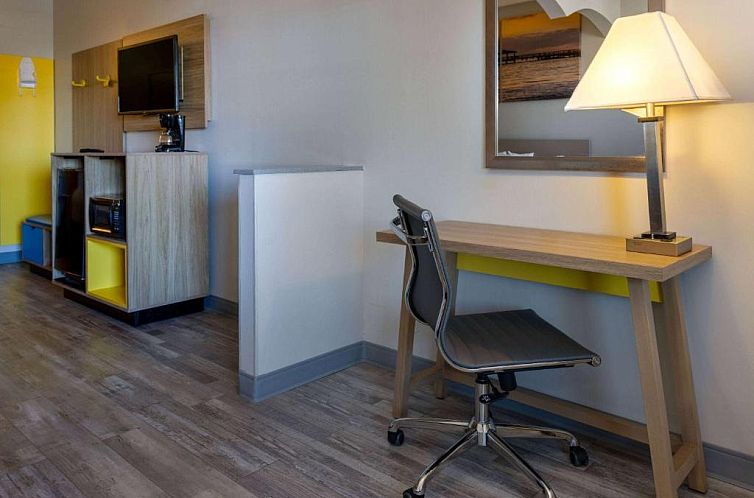 Days Inn & Suites by Wyndham Cherry Hill - Philadelphia