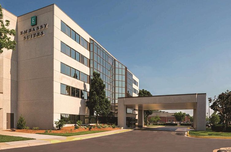 Embassy Suites by Hilton Milwaukee Brookfield