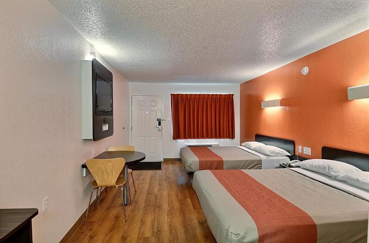 Motel 6-Tewksbury, MA - Boston