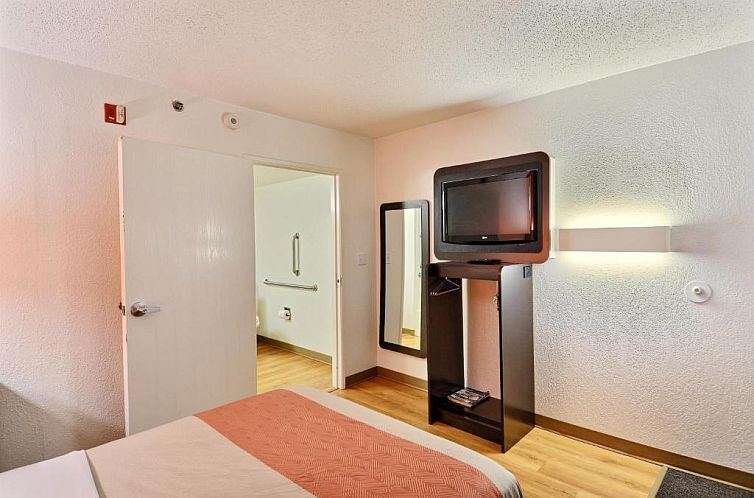 Motel 6-Tewksbury, MA - Boston