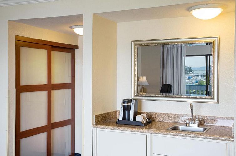 The Marina Inn on San Francisco Bay