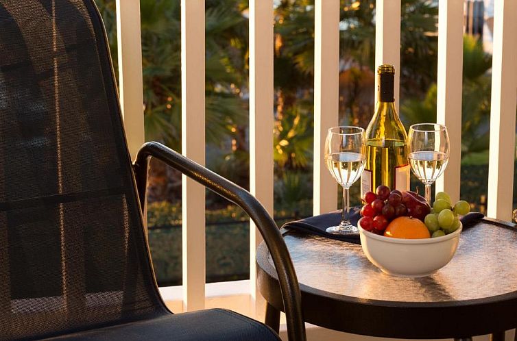 The Marina Inn on San Francisco Bay