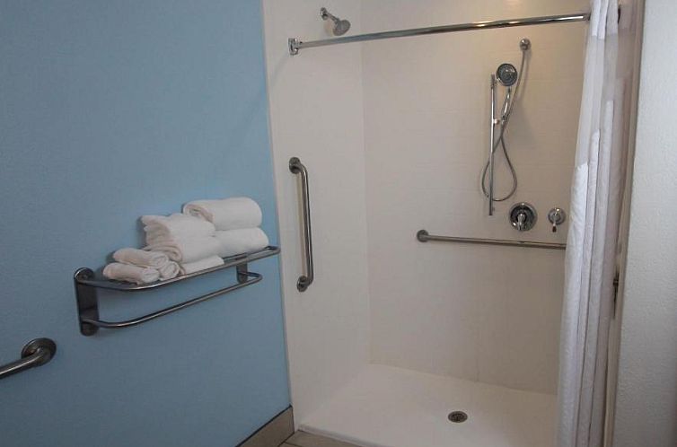 Holiday Inn Express Hotel & Suites Charleston - North, an IH