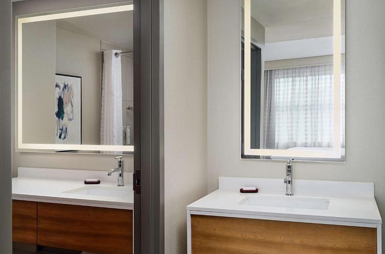 Embassy Suites by Hilton Hampton Convention Center