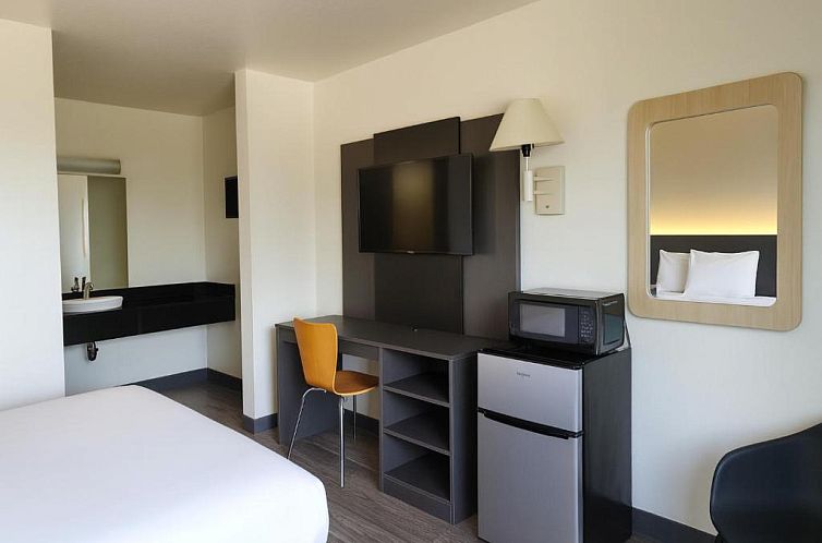 Motel 6-Roseville, MN - Minneapolis North