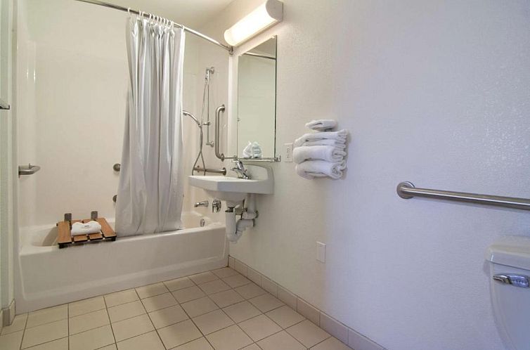 Motel 6-Roseville, MN - Minneapolis North