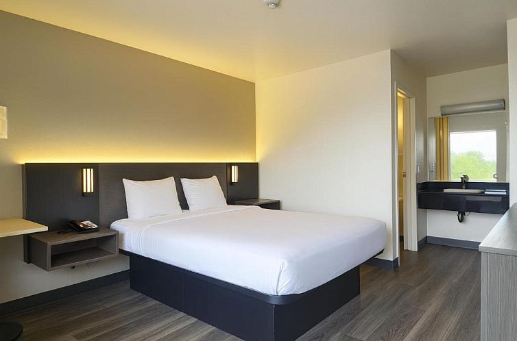 Motel 6-Roseville, MN - Minneapolis North