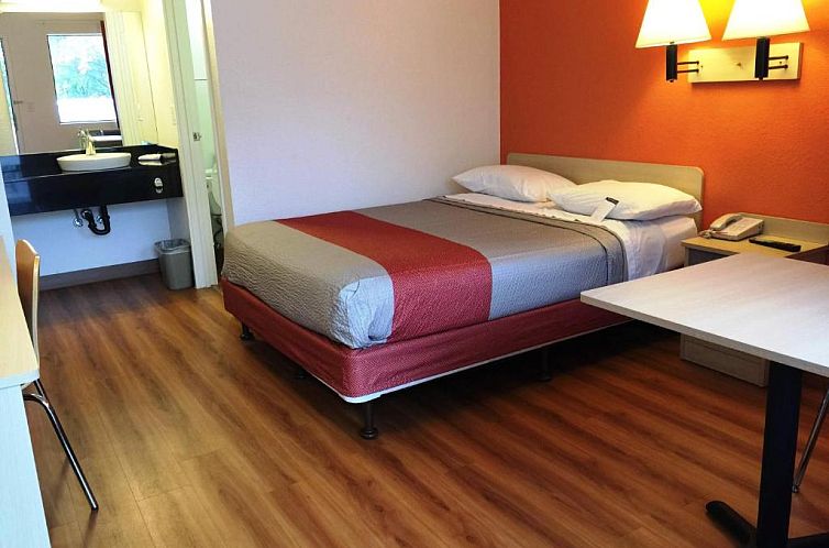 Motel 6-Roseville, MN - Minneapolis North