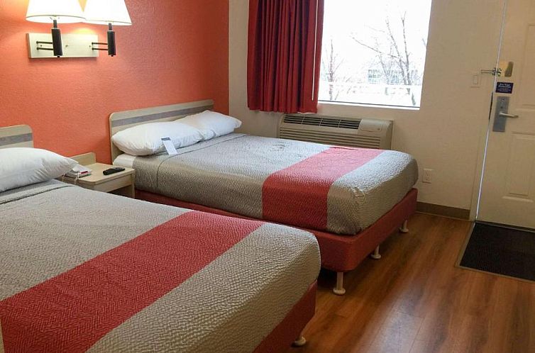 Motel 6-Roseville, MN - Minneapolis North