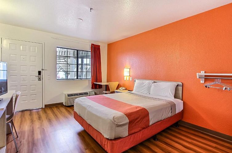 Motel 6-Salinas, CA - North Monterey Area