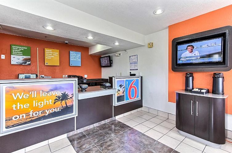 Motel 6-Salinas, CA - North Monterey Area