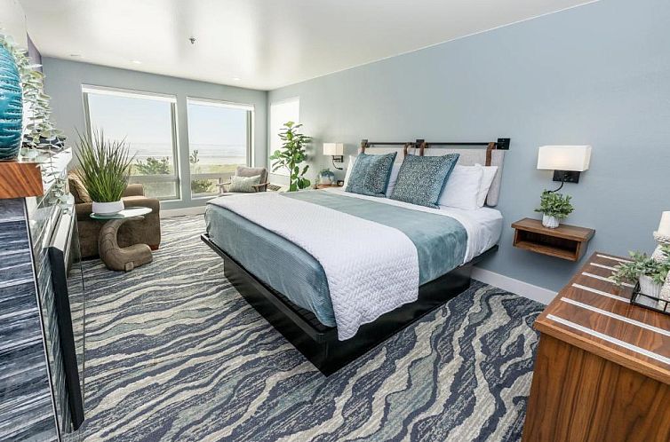 The Seaside Oceanfront Inn