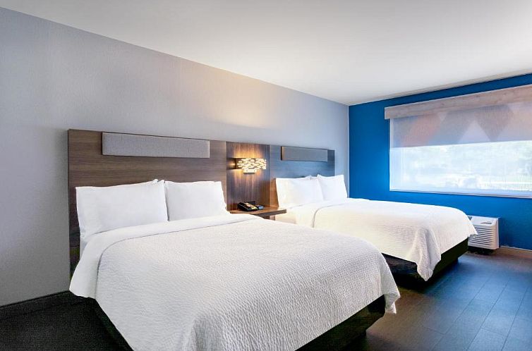 Holiday Inn Express Hotel Clearwater East - ICOT Center, an 