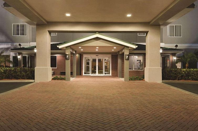 Country Inn & Suites by Radisson, St. Petersburg - Clearwate