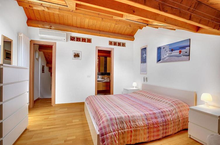 Lagoon Apartment