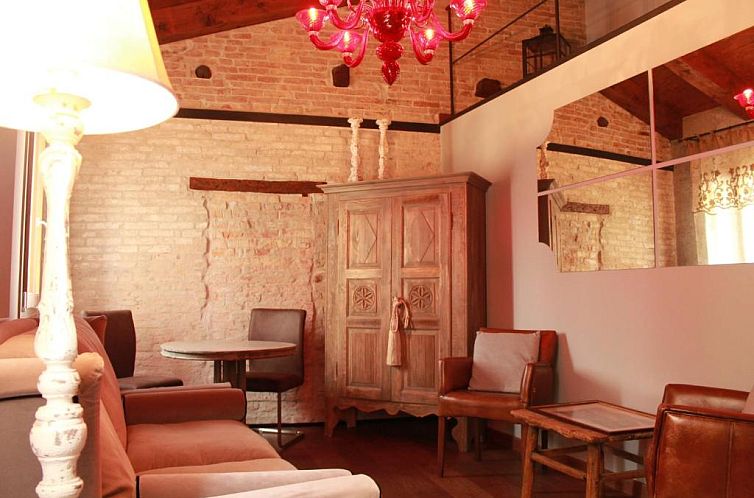 Guest house 81098873 - Bed and Breakfast Veneto / Venice - Rosso Charm B&B