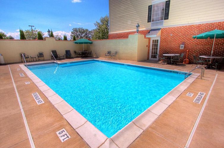 Hampton Inn & Suites State College at Williamsburg Square