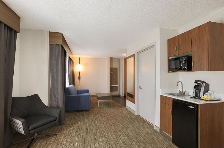 Holiday Inn Express Hotel & Suites Raleigh North - Wake Fore